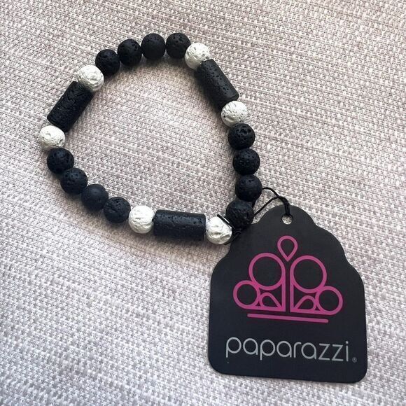 Lot of 2 PAPARAZZI Beaded Stretch Bracelets Black /‎ Off White - Picture 3 of 4
